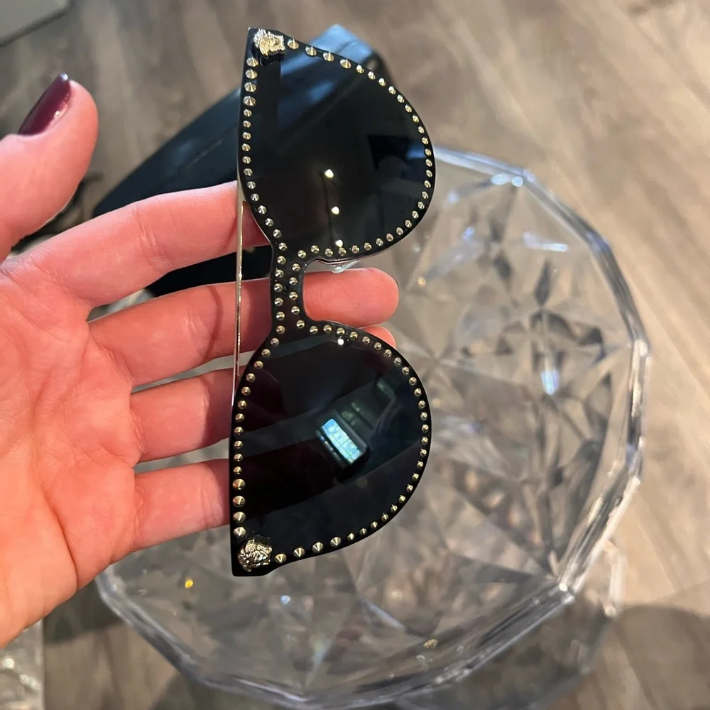 Versace sunglasses - Picture 2 of 5